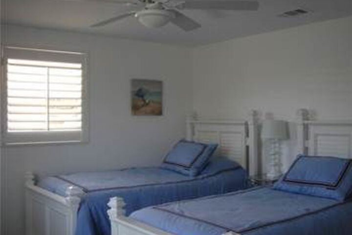 Room 5 of 11