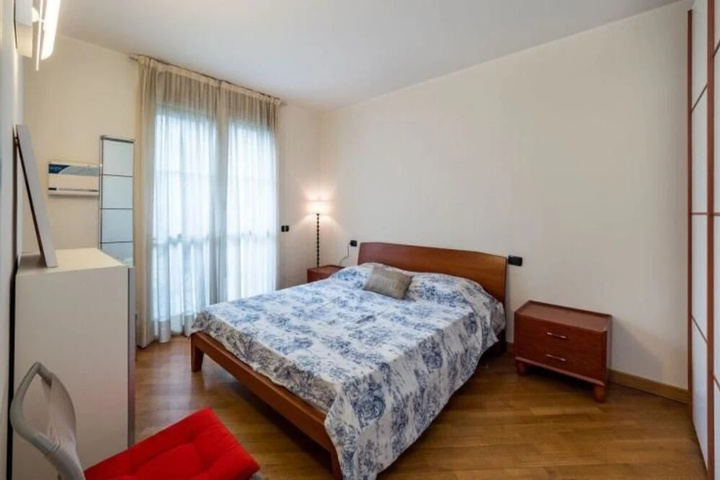 Room 5 of 14