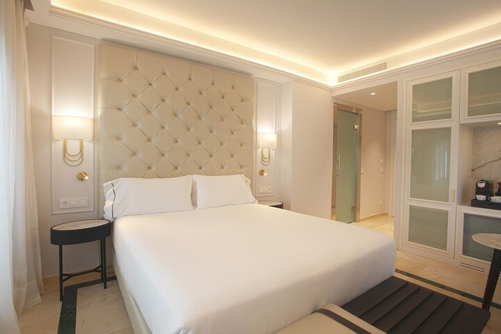 Room 9 of 31