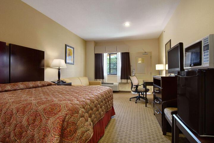 1 King Bed (3 of 4)