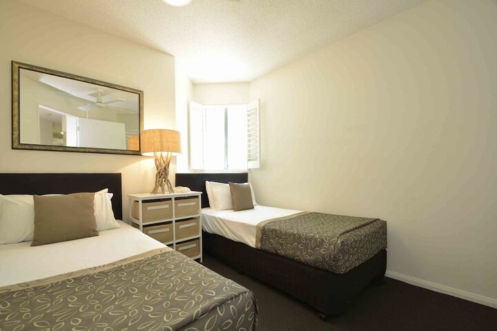 Room 5 of 104