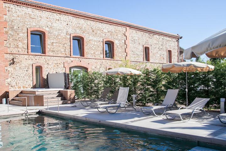 Hotel with Pool