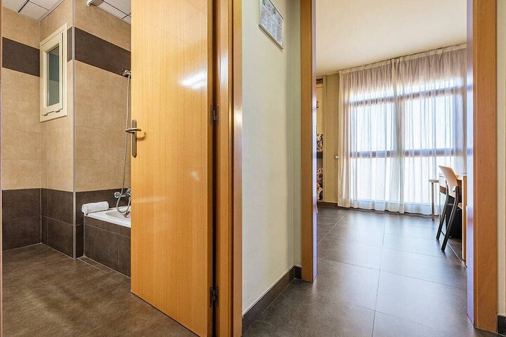Room 11 of 27