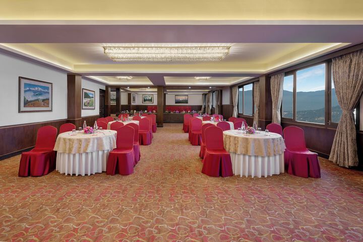 Ballroom/Hall 18 of 26