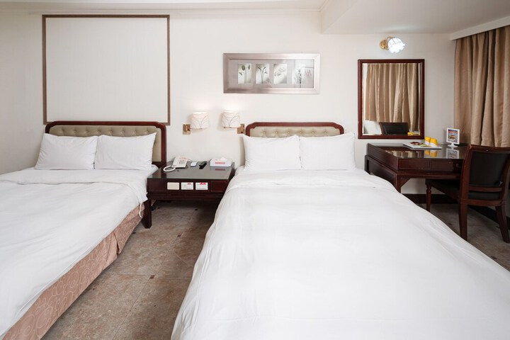 Room 5 of 38