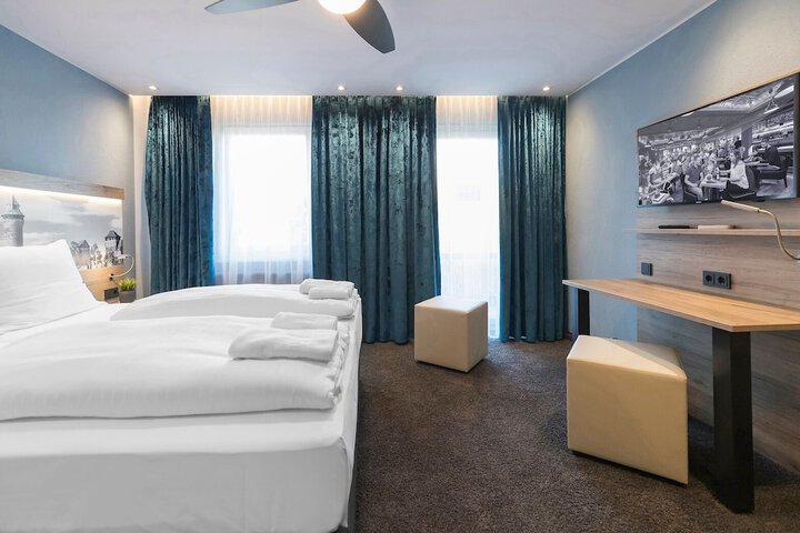 Room 12 of 30