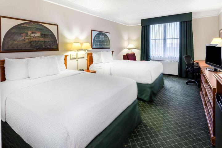 2 Double Beds (2 of 14)