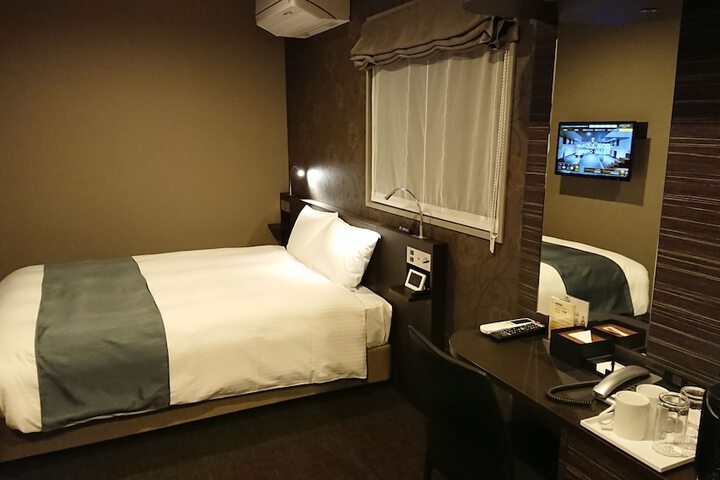 Room 21 of 103