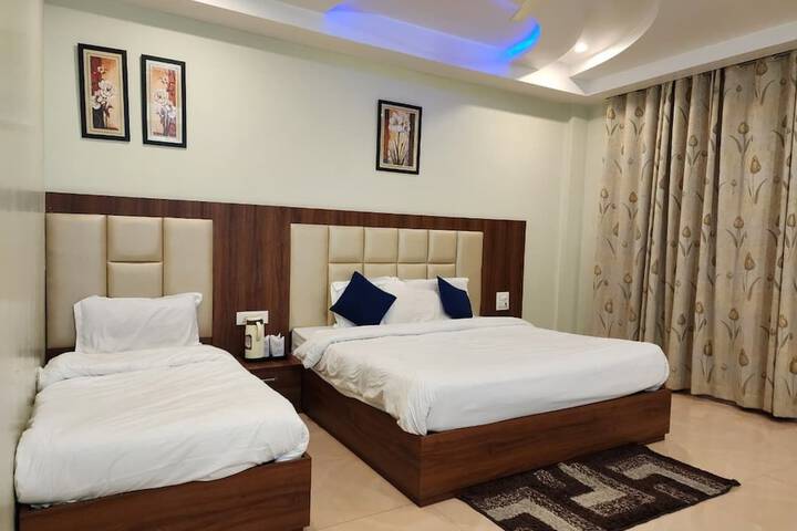 Room 6 of 15