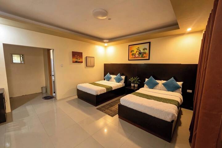 Room 2 of 33