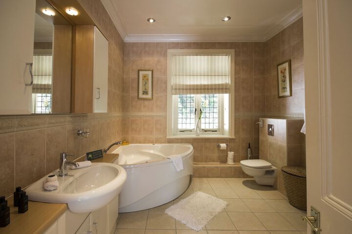 Deep soaking bathtub