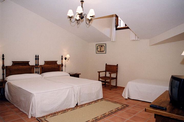 Room 3 of 72