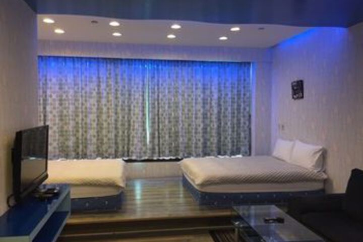 Room 51 of 73