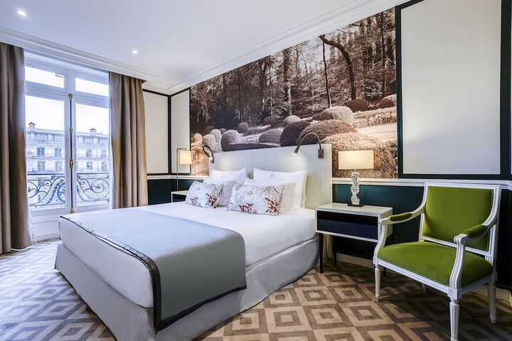 Room 26 of 106