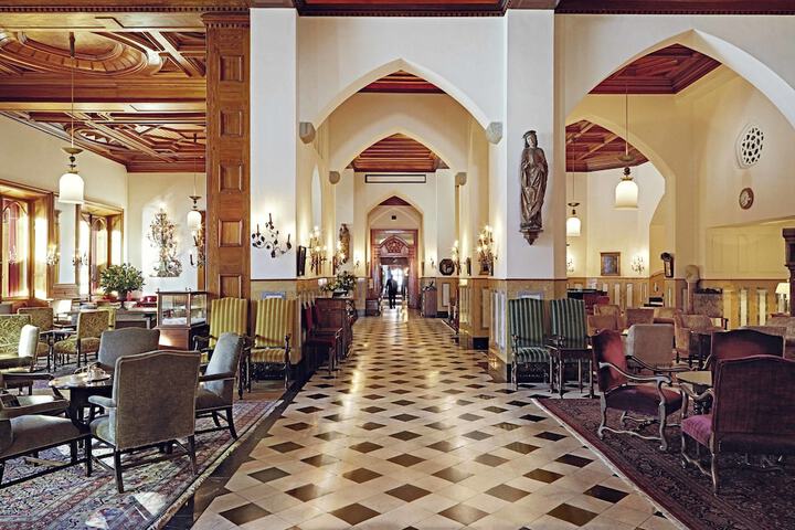 Entrance & Lobby