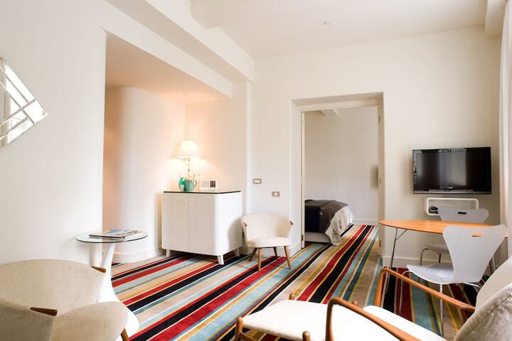 Room 32 of 68