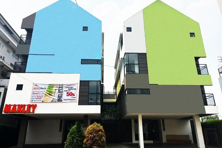 Behomy Maxley Lippo Karawaci