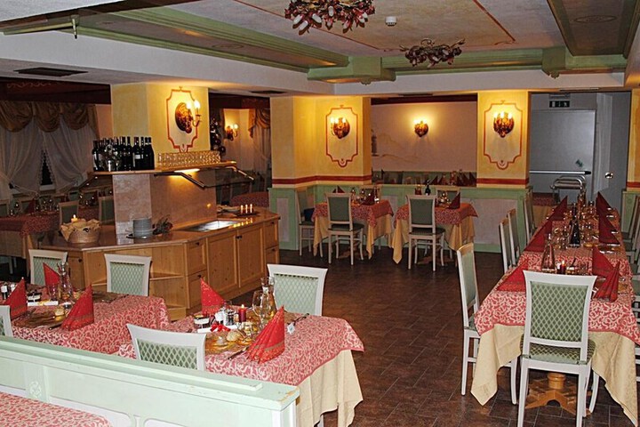 Dining 43 of 70