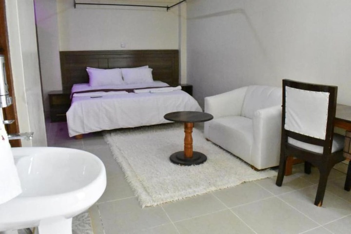 Room 4 of 14