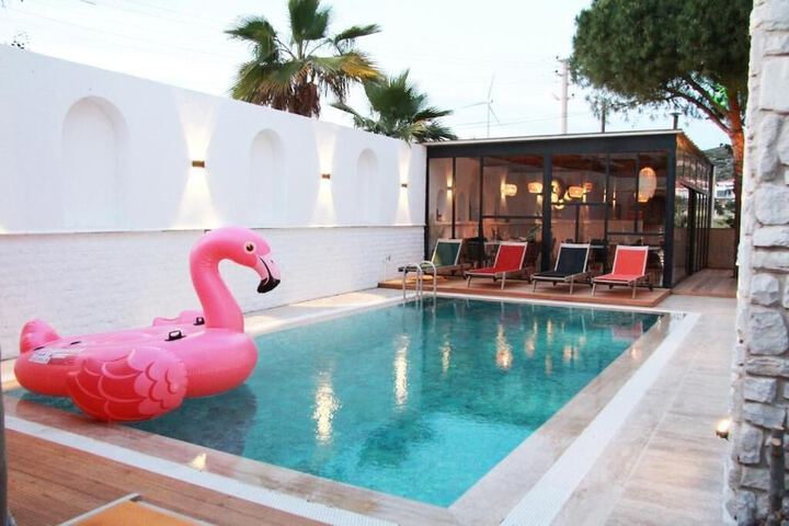 Pool 9 of 17