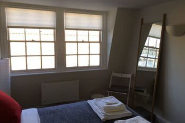 Room 10 of 34