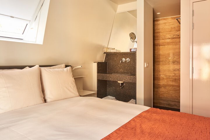 Room 76 of 171