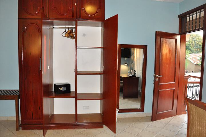 Room 21 of 42