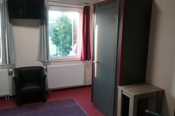 Room 9 of 18