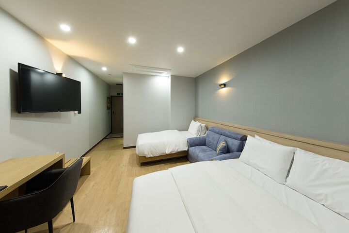 Room 8 of 54
