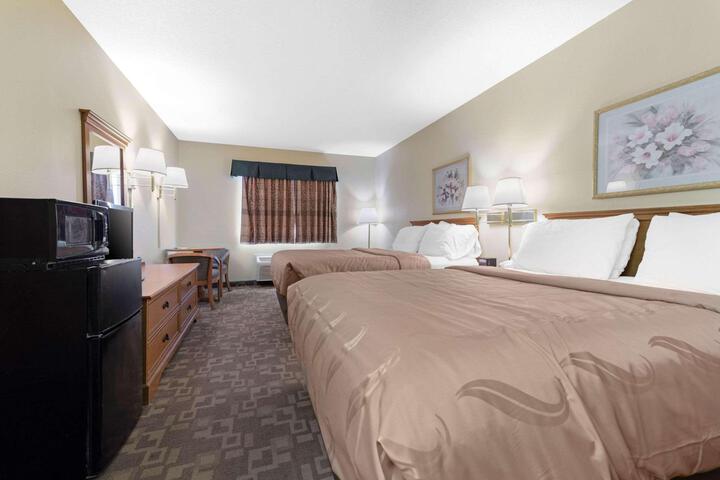 1 Queen Bed Accessible (6 of 7)