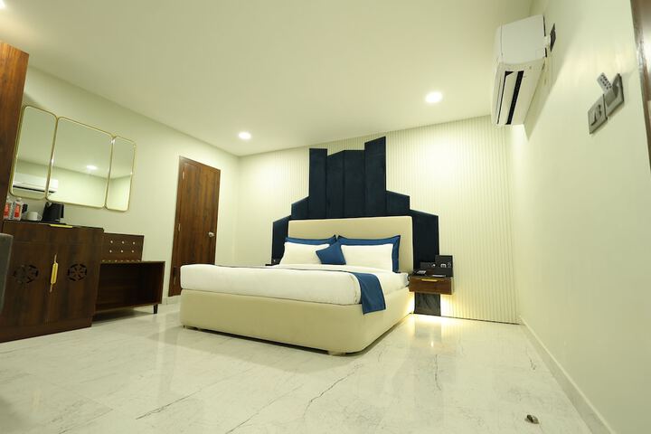 Room 15 of 27
