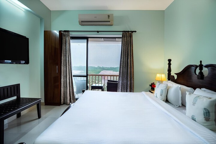 Room 2 of 12