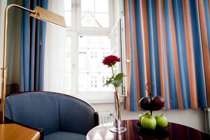 Room 8 of 28