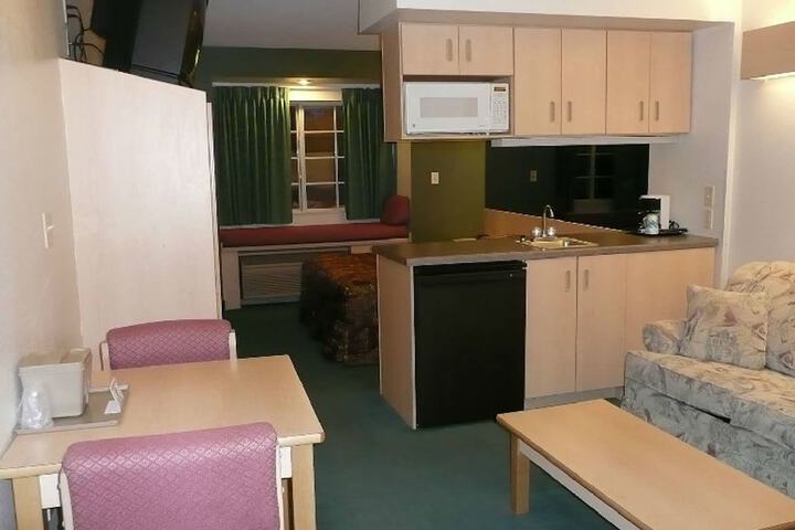 Room 3 of 43