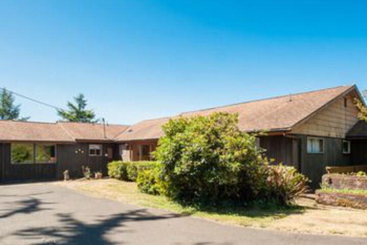 Photo of Bay View Retreat for 21 Guests 5 Br home by RedAwning