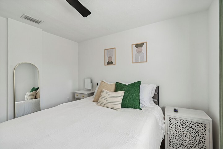 Room 4 of 40