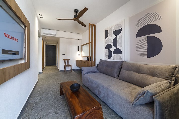 Room 4 of 28