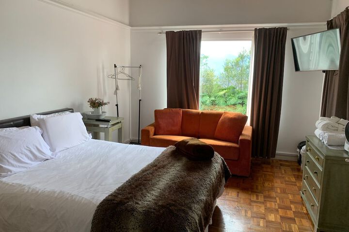 Room 9 of 19
