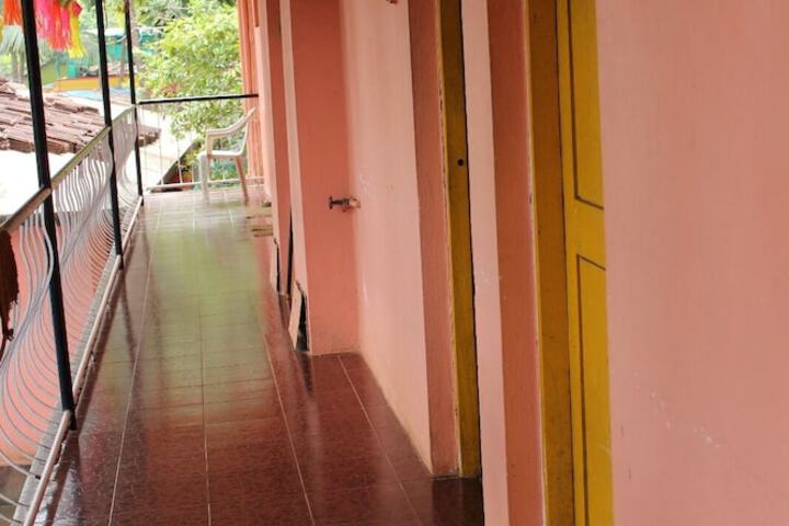 Room 12 of 25