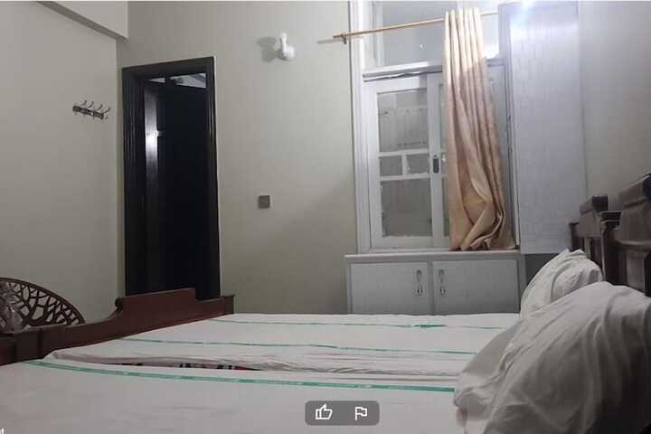 Room 5 of 6