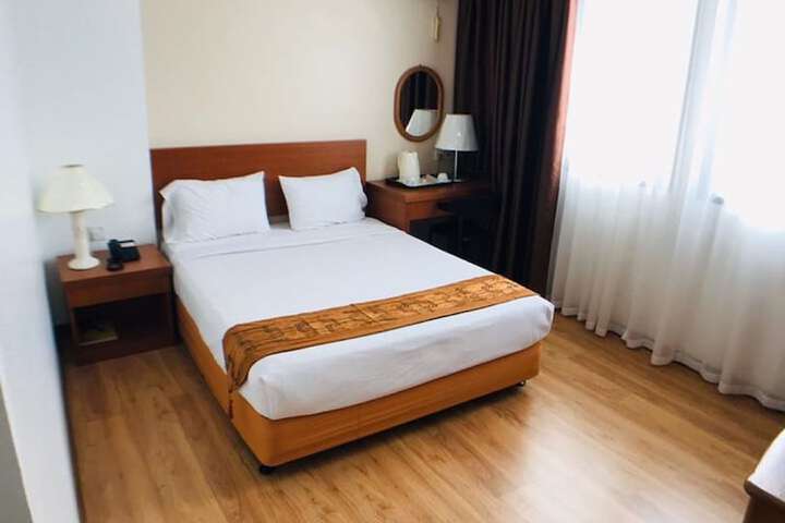Room 14 of 38
