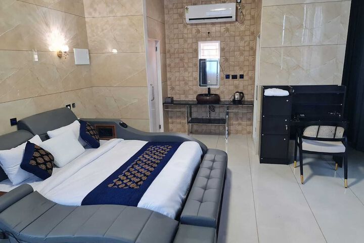 Room 10 of 75