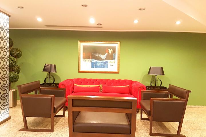 Entrance & Lobby