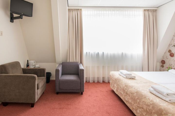 Room 9 of 53
