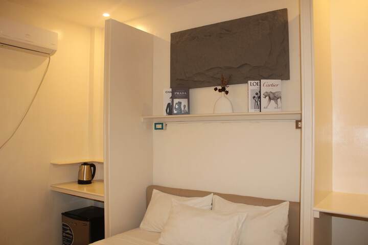 Room 10 of 83