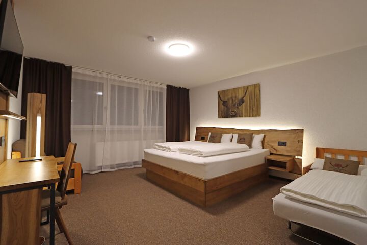 Room 8 of 121