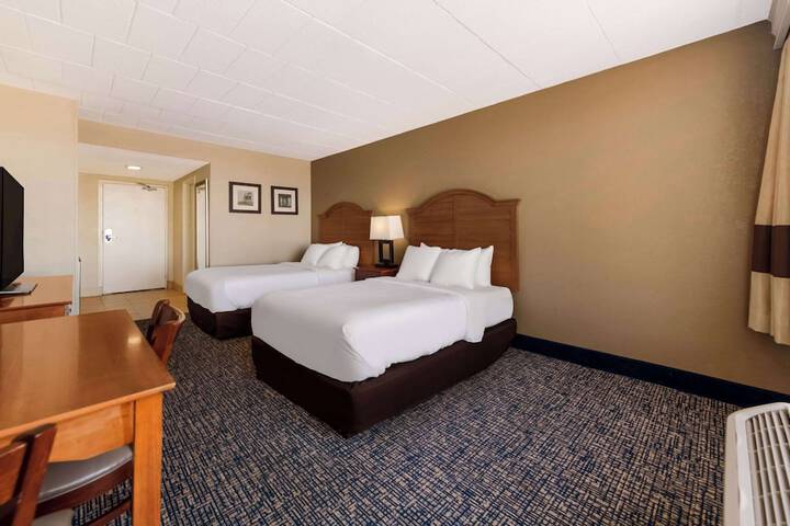 Room 4 of 65
