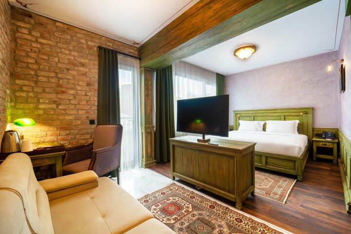 Room 4 of 31