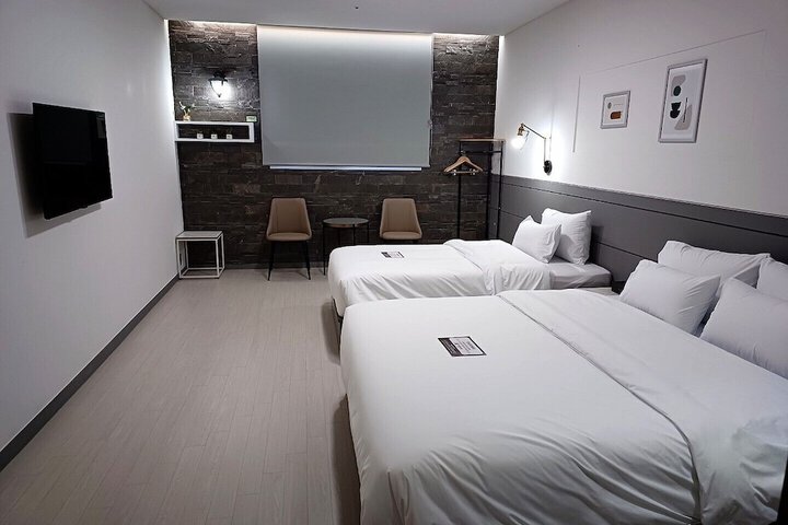 Room 12 of 20