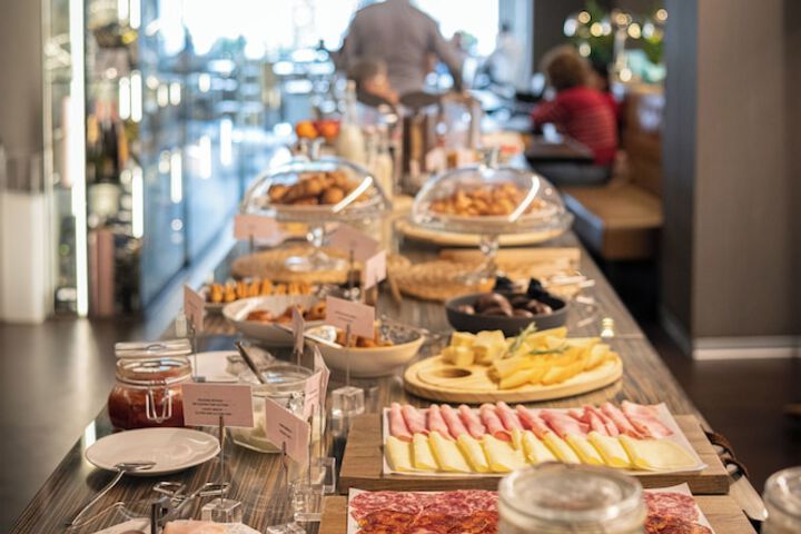 Breakfast/Coffee Service 101 of 110